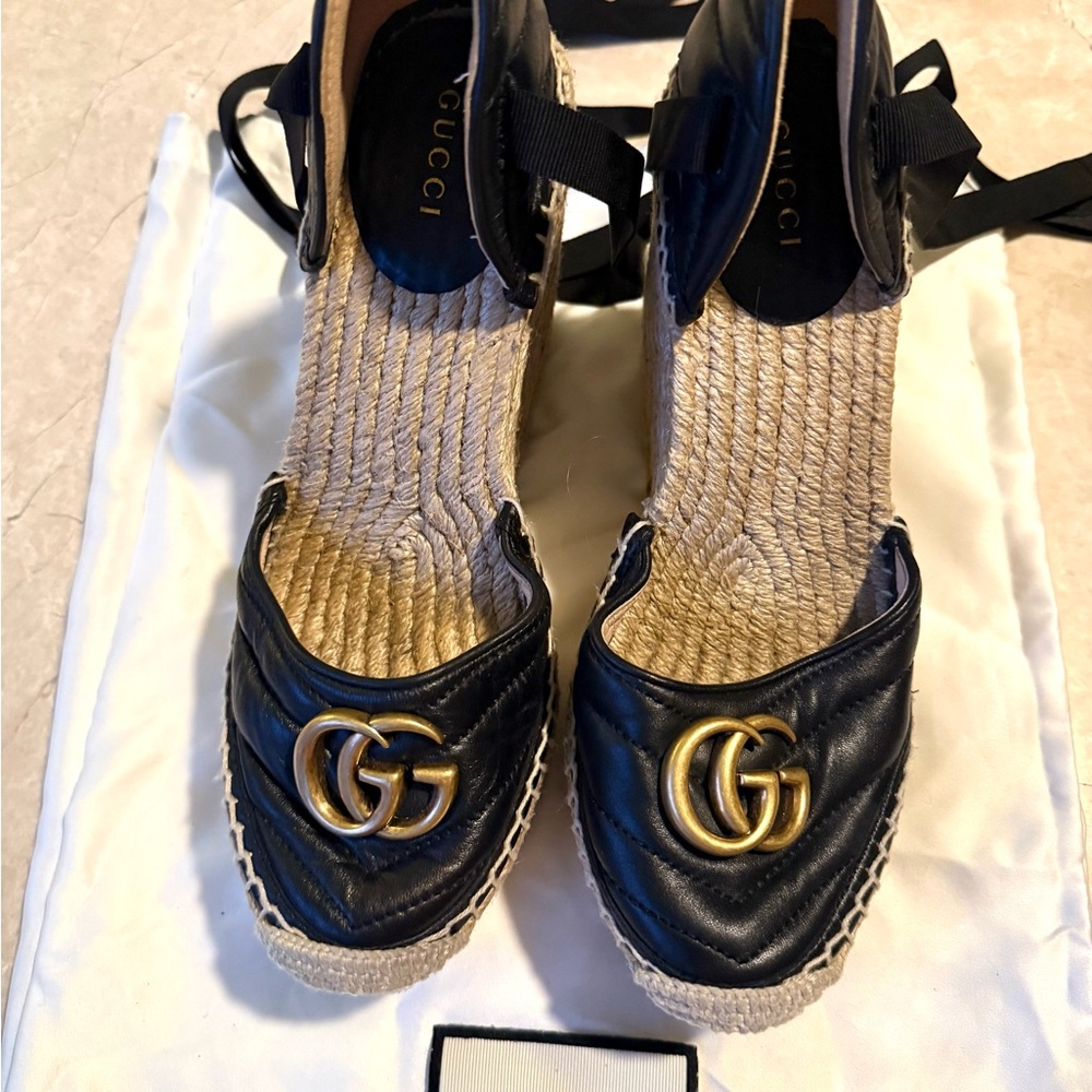 Gucci Women's Black and Gold Espadrilles